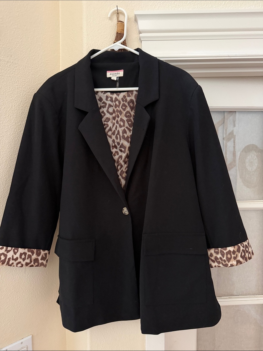 ANDREE BY UNIT Black Blazer with Leopard-Print Lining